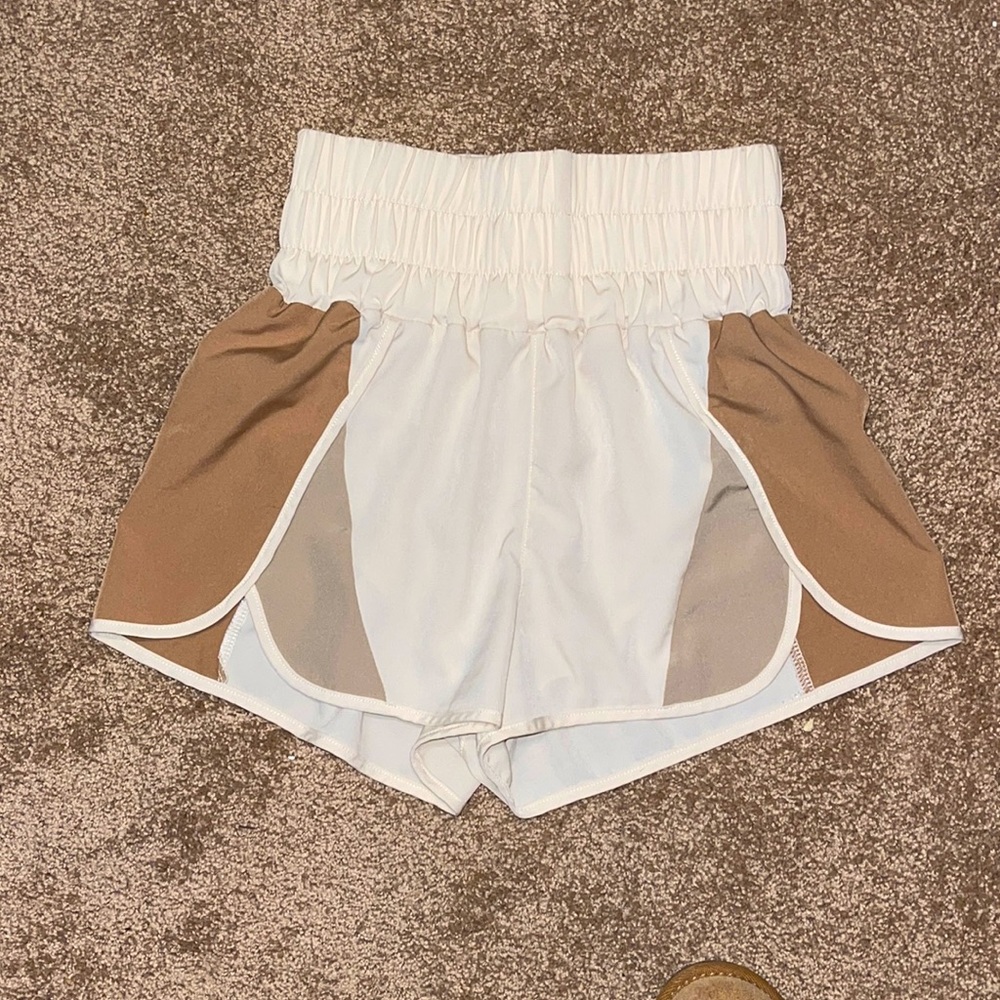 Ladies high waisted running shorts size S.  Polyester/spandex material

01-41